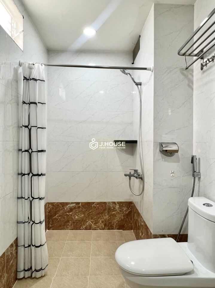 Spacious and bright apartment near the airport and park in Tan Binh District, HCMC-13