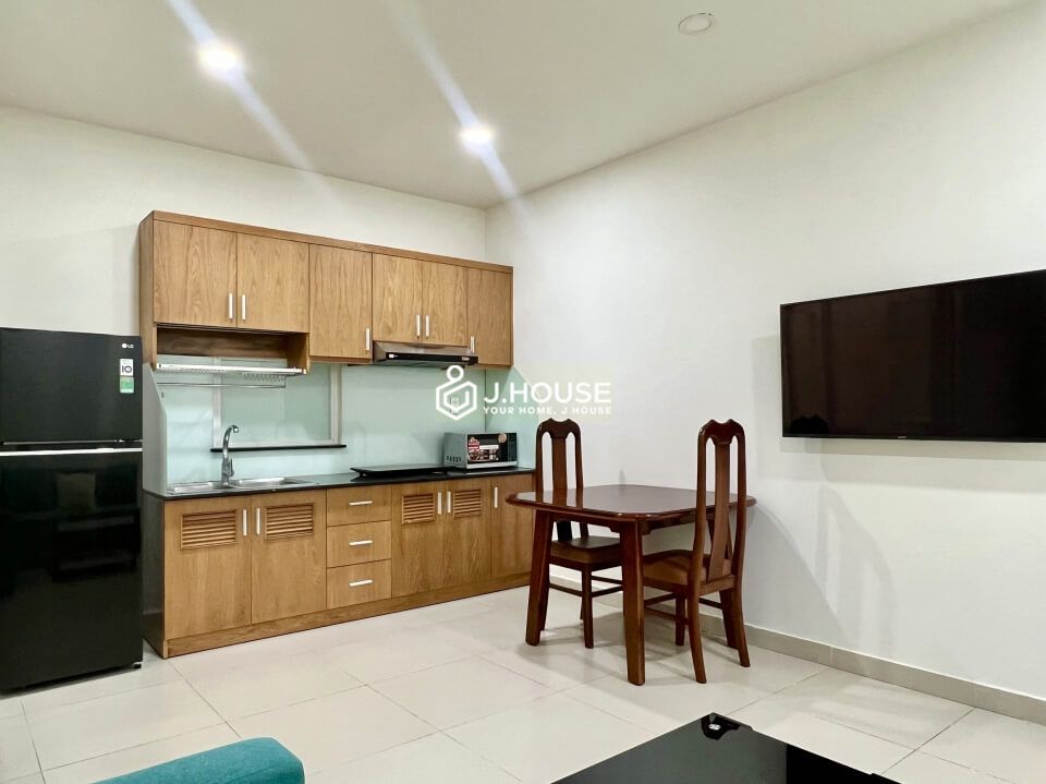 Spacious and bright apartment near the airport and park in Tan Binh District, HCMC-4