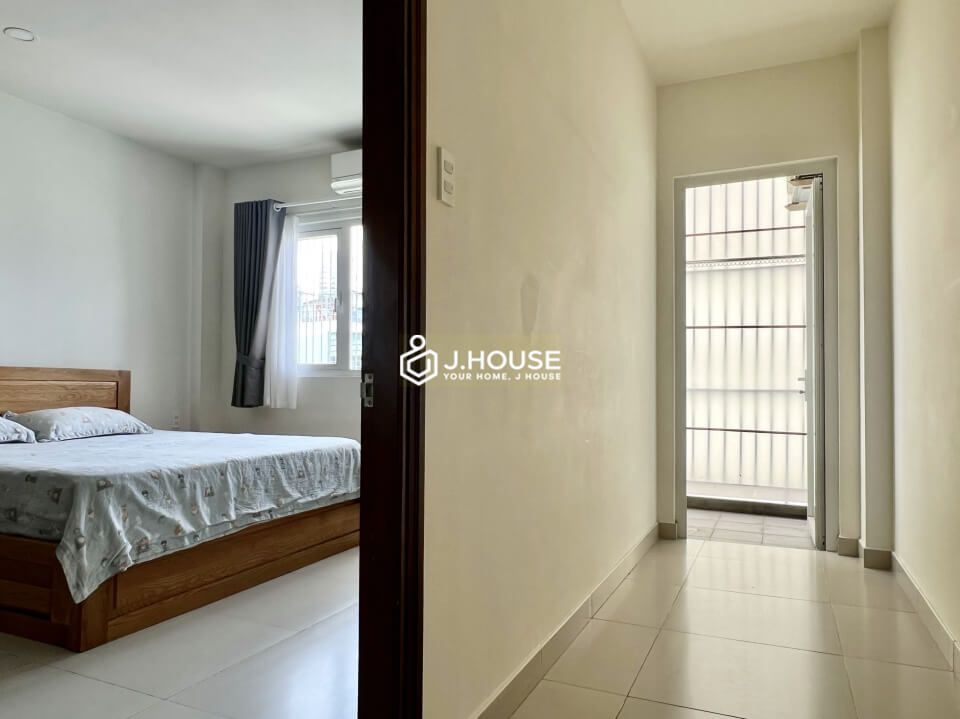 Spacious and bright apartment near the airport and park in Tan Binh District, HCMC-5