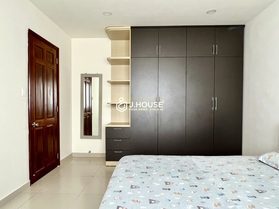 Spacious and bright apartment near the airport and park in Tan Binh District, HCMC-9