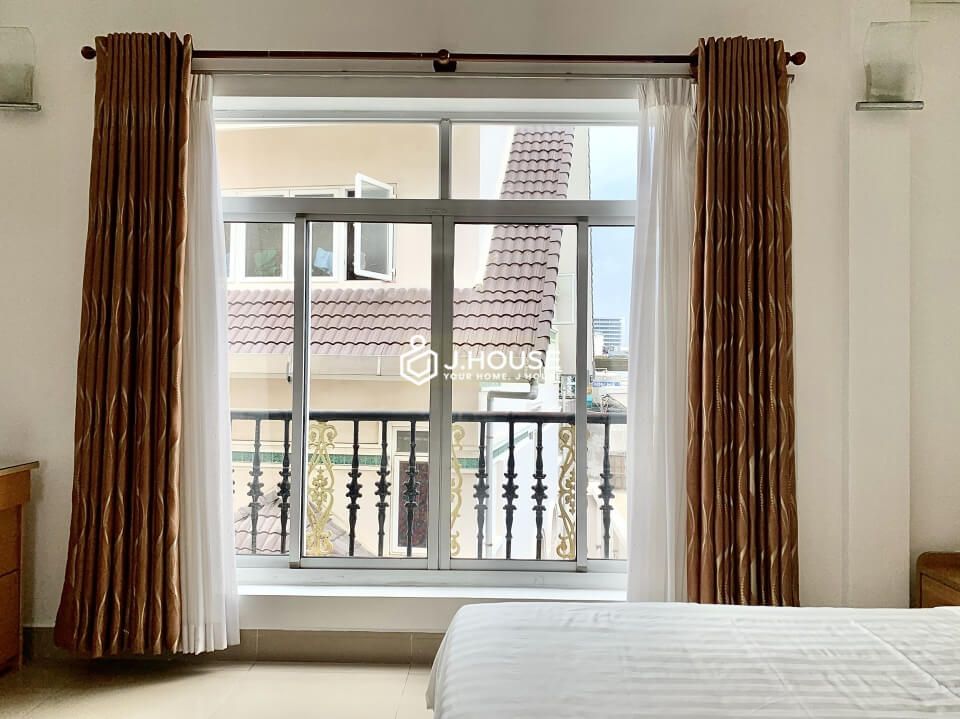 Spacious serviced apartment with lots of natural light on Le Van Sy street, Tan Binh District-8