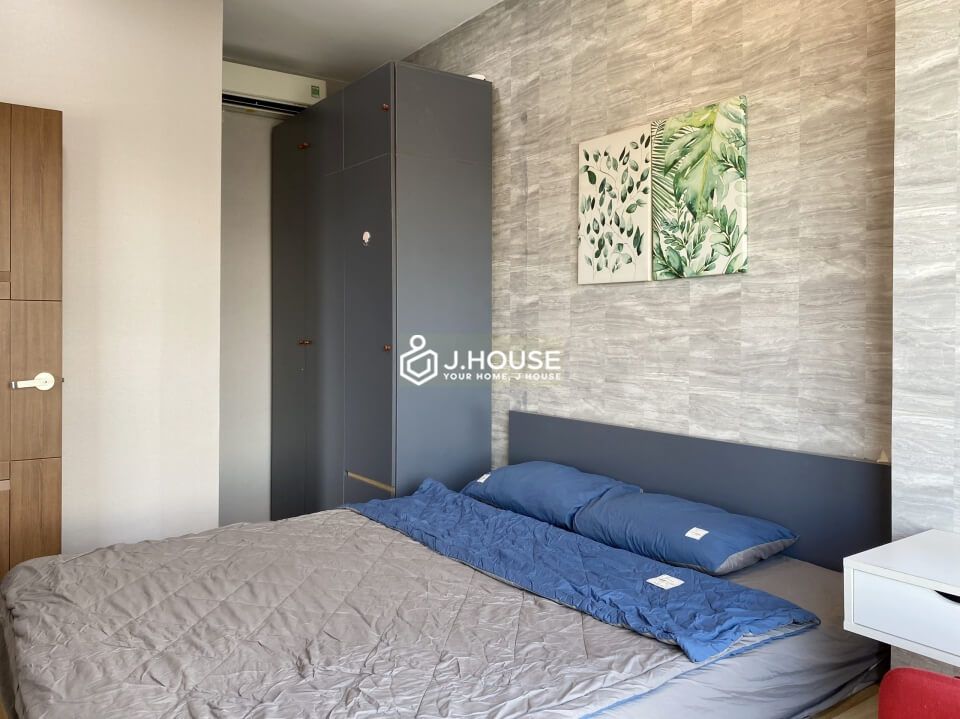 Bright serviced apartment next to the canal in Phu Nhuan District, HCMC-0