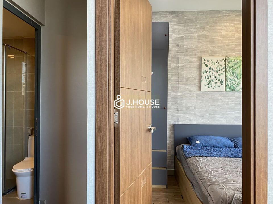 Bright serviced apartment next to the canal in Phu Nhuan District, HCMC-4
