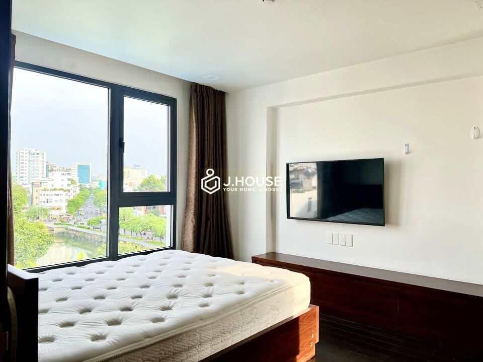 Fully furnished 1-bedroom apartment with swimming pool in District 3, HCMC-6
