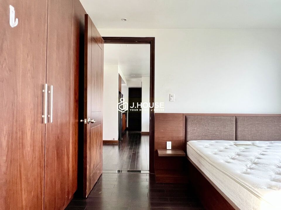 Fully furnished 1-bedroom apartment with swimming pool in District 3, HCMC-7