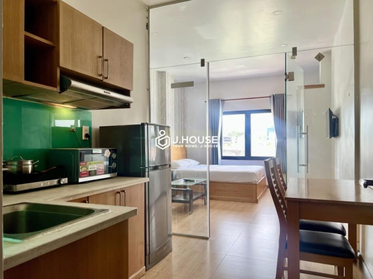 Fully furnished apartment on Nguyen Thien Thuat street, District 3, HCMC