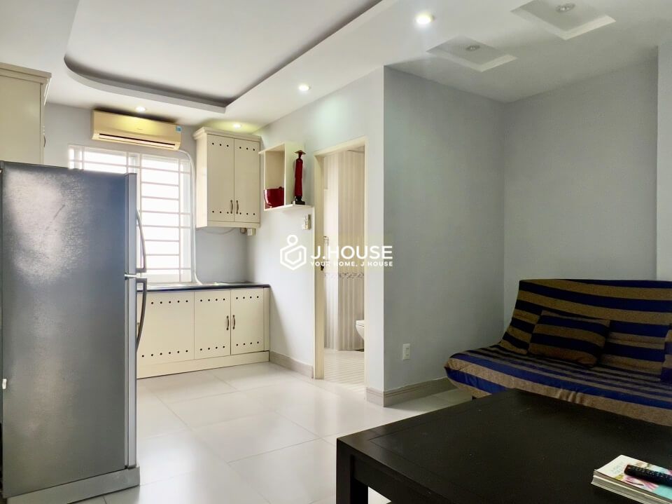 2 bedroom apartment with terrace on Le Thi Rieng Street, District 1, HCMC-2