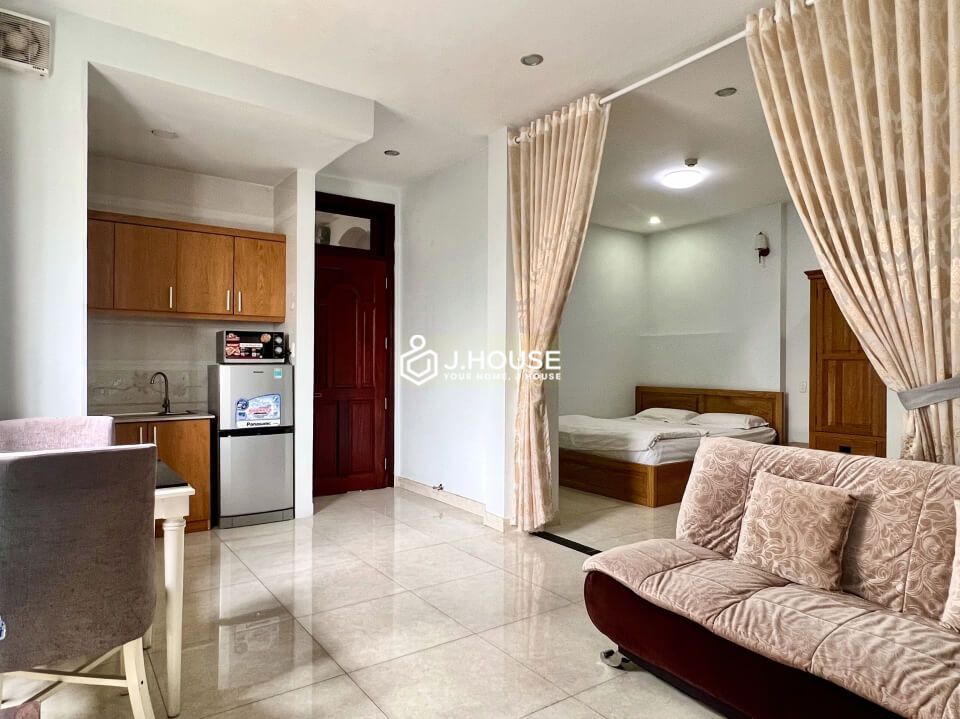 Comfortable serviced apartment on Nguyen Trai street, District 1, HCMC-0
