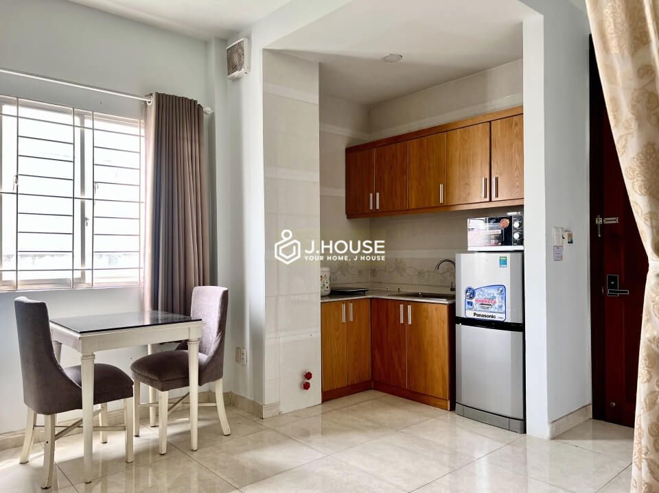 Comfortable serviced apartment on Nguyen Trai street, District 1, HCMC-1