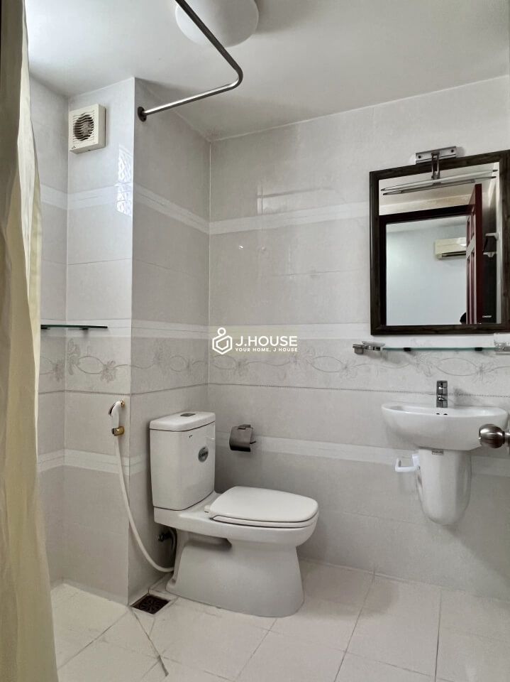 Comfortable serviced apartment on Nguyen Trai street, District 1, HCMC-7