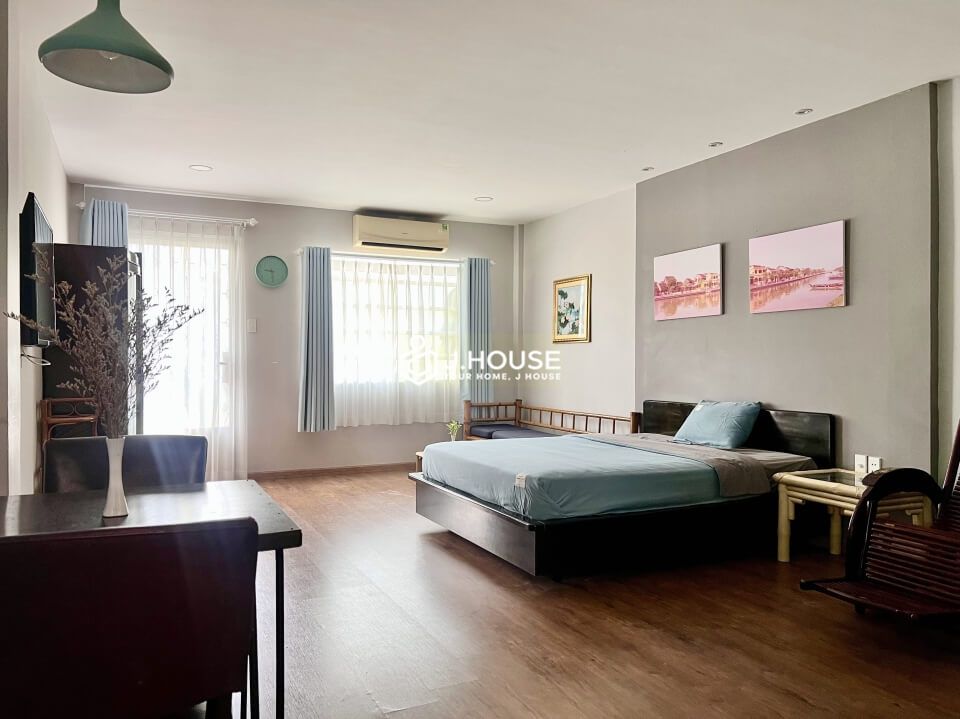 Fully furnished apartment next to the canal at Hoang Sa Street, District 1, HCMC-1