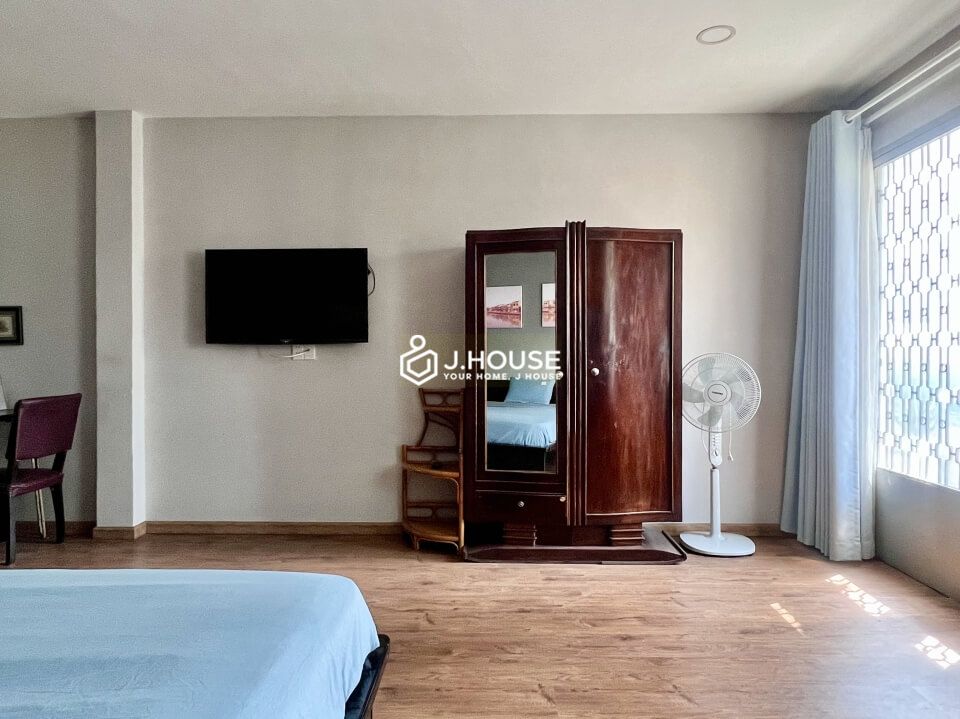 Fully furnished apartment next to the canal at Hoang Sa Street, District 1, HCMC-4