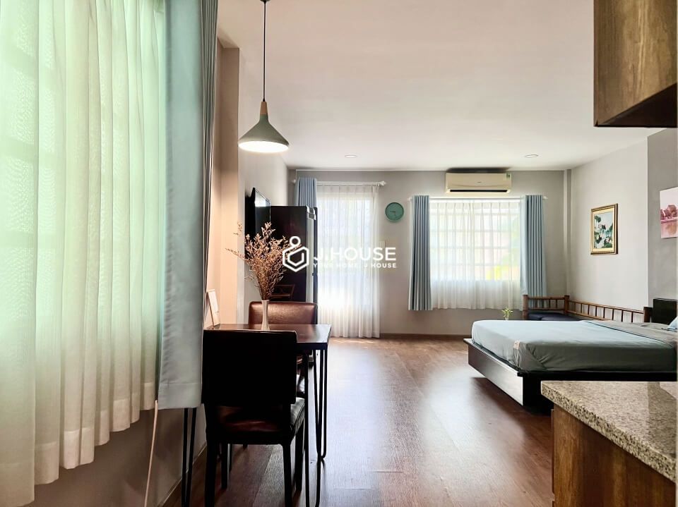 Fully furnished apartment next to the canal at Hoang Sa Street, District 1, HCMC