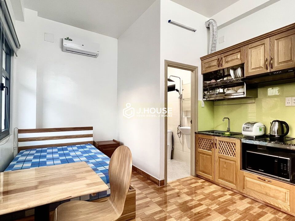 Fully furnished apartment with balcony in Thao Dien, District 2, HCMC-3