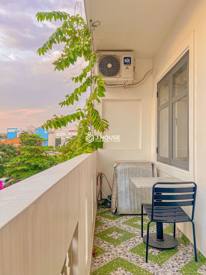 Fully furnished apartment with balcony in Thao Dien, District 2, HCMC-5