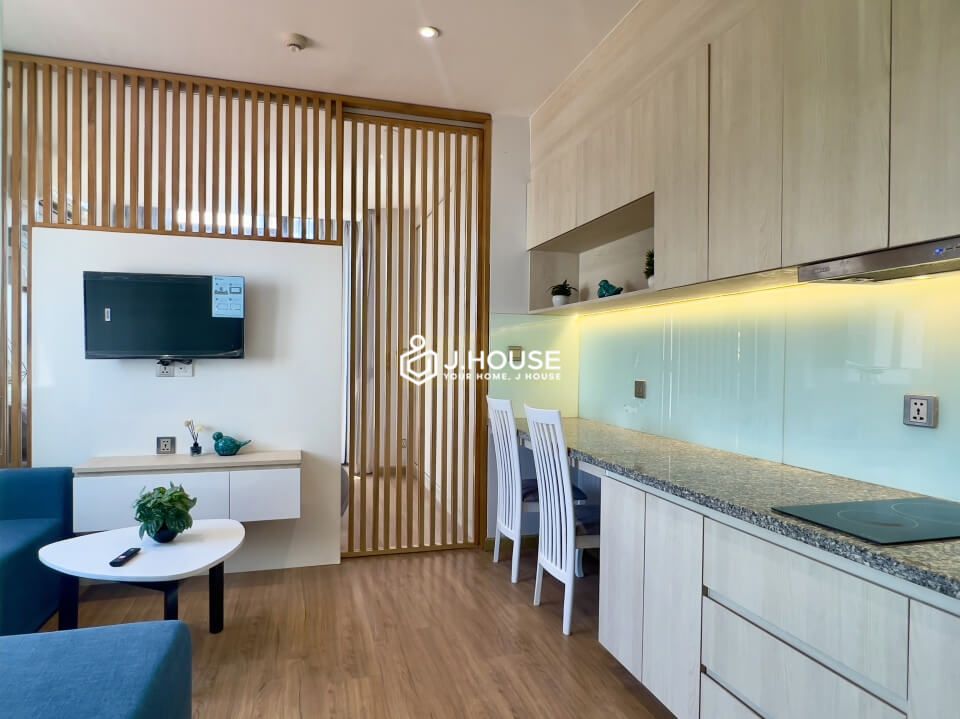 Fully furnished apartment with balcony on Nguyen Cuu Van street, Binh Thanh District, HCMC-0