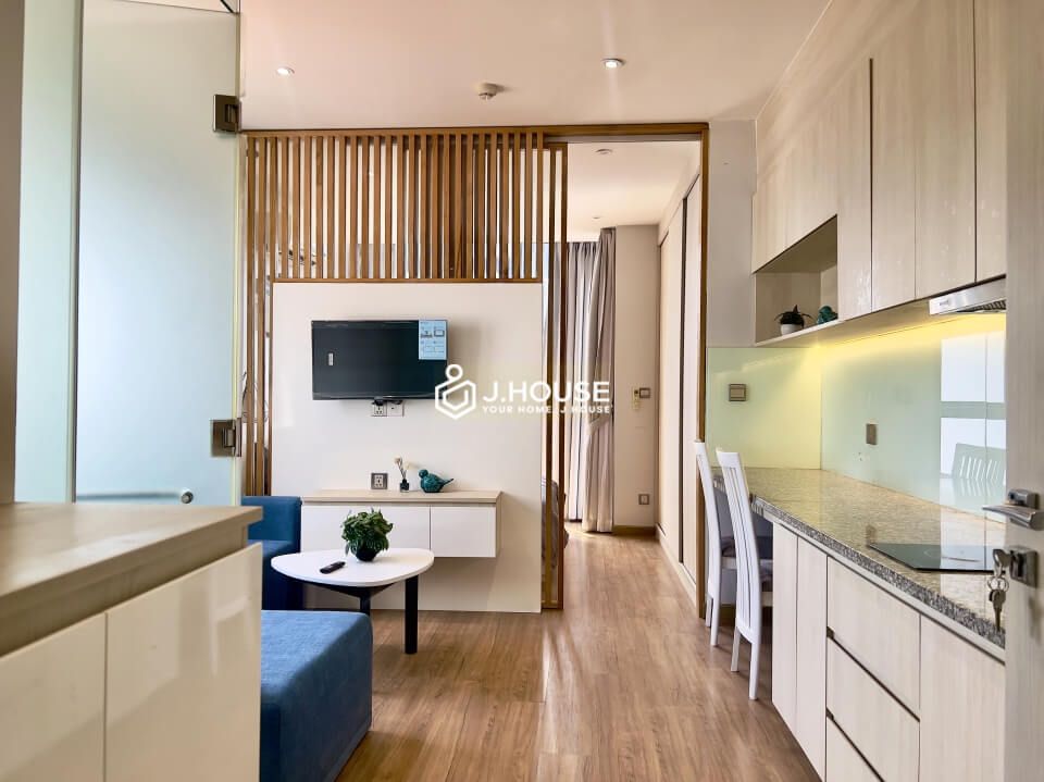 Fully furnished apartment with balcony on Nguyen Cuu Van street, Binh Thanh District, HCMC