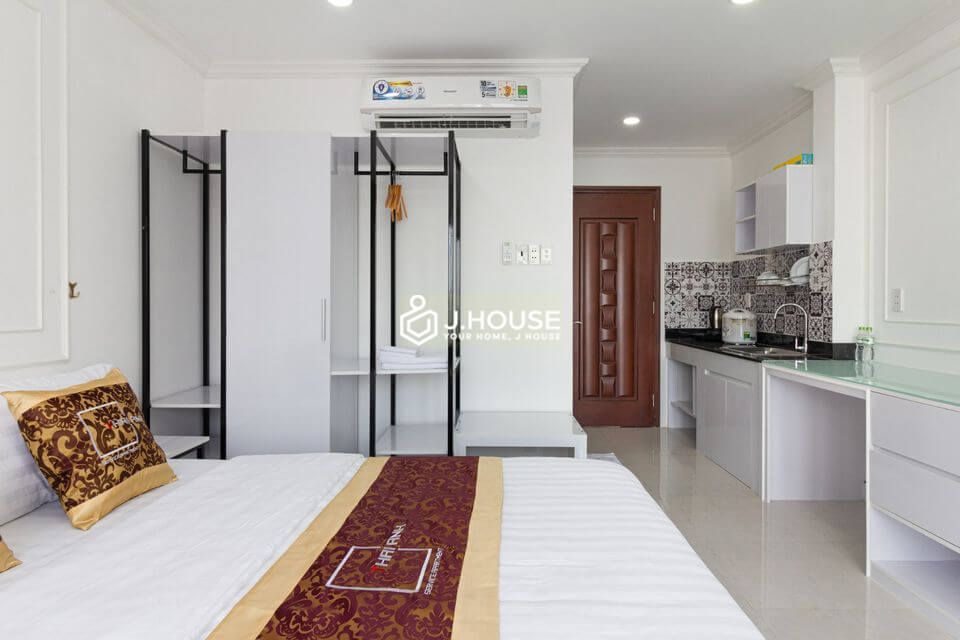 Fully furnished apartment with long balcony in District 3, HCMC-5