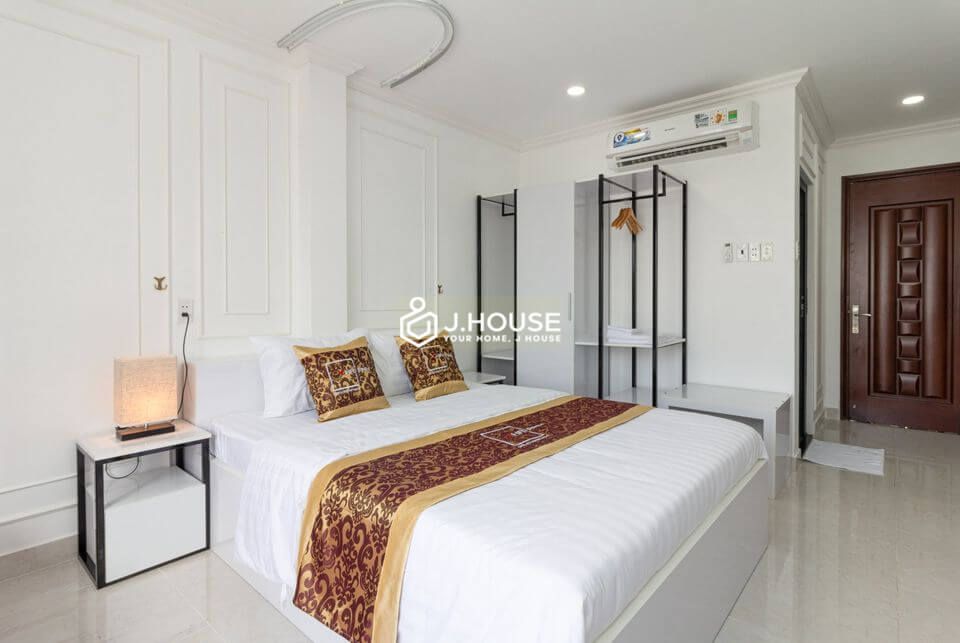 Fully furnished apartment with long balcony in District 3, HCMC-6
