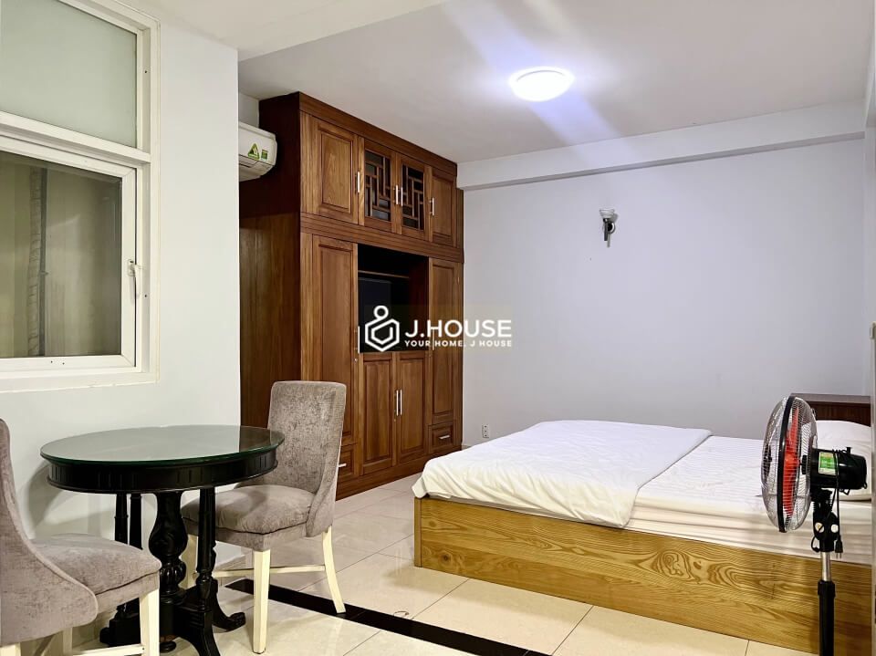 Fully furnished serviced apartment on Nguyen Trai street, District 1, HCMC-3