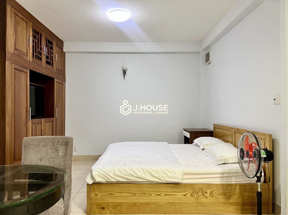 Fully furnished serviced apartment on Nguyen Trai street, District 1, HCMC-4