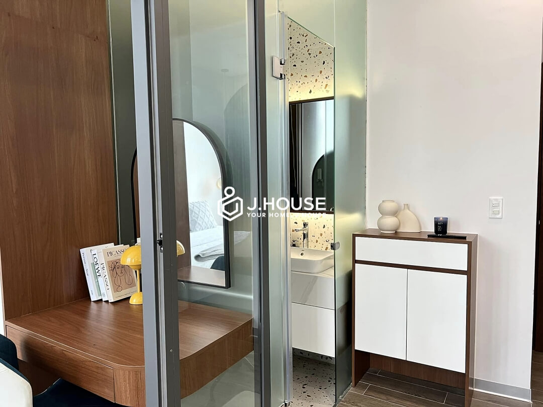 Fully furnished studio apartment for rent in District 1 - Fullerton House