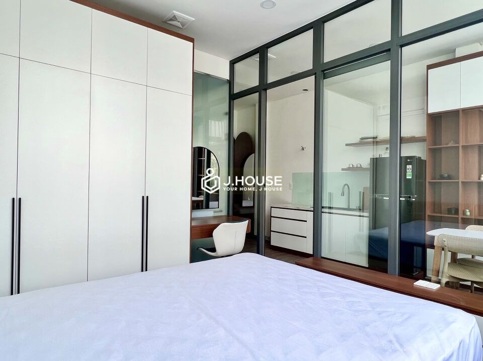Modern fully furnished serviced apartment on Ly Van Phuc street, District 1, HCMC-10