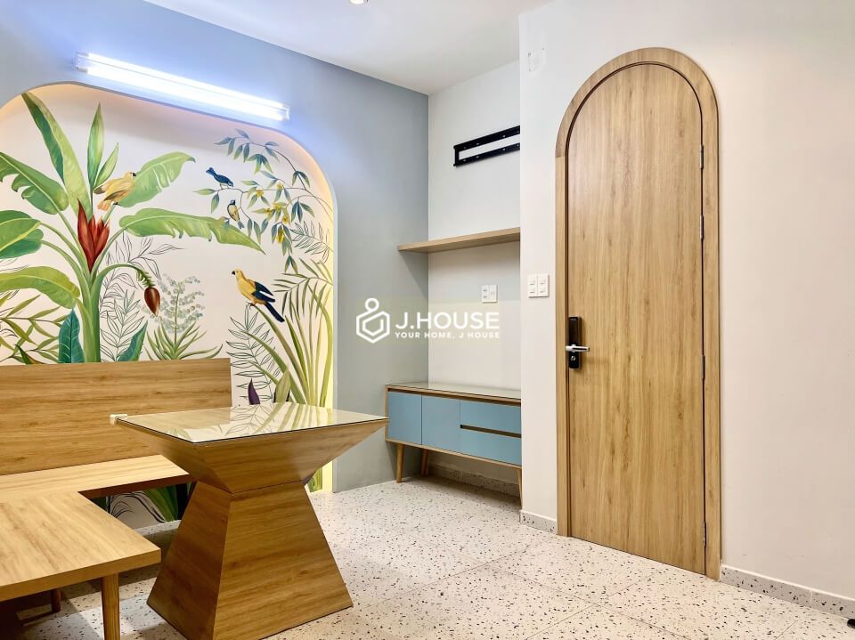 Modern serviced apartment on Le Van Sy street, District 3, HCMC-0