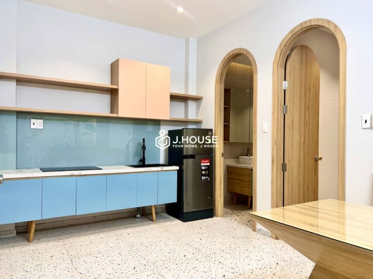 Modern serviced apartment on Le Van Sy street, District 3, HCMC