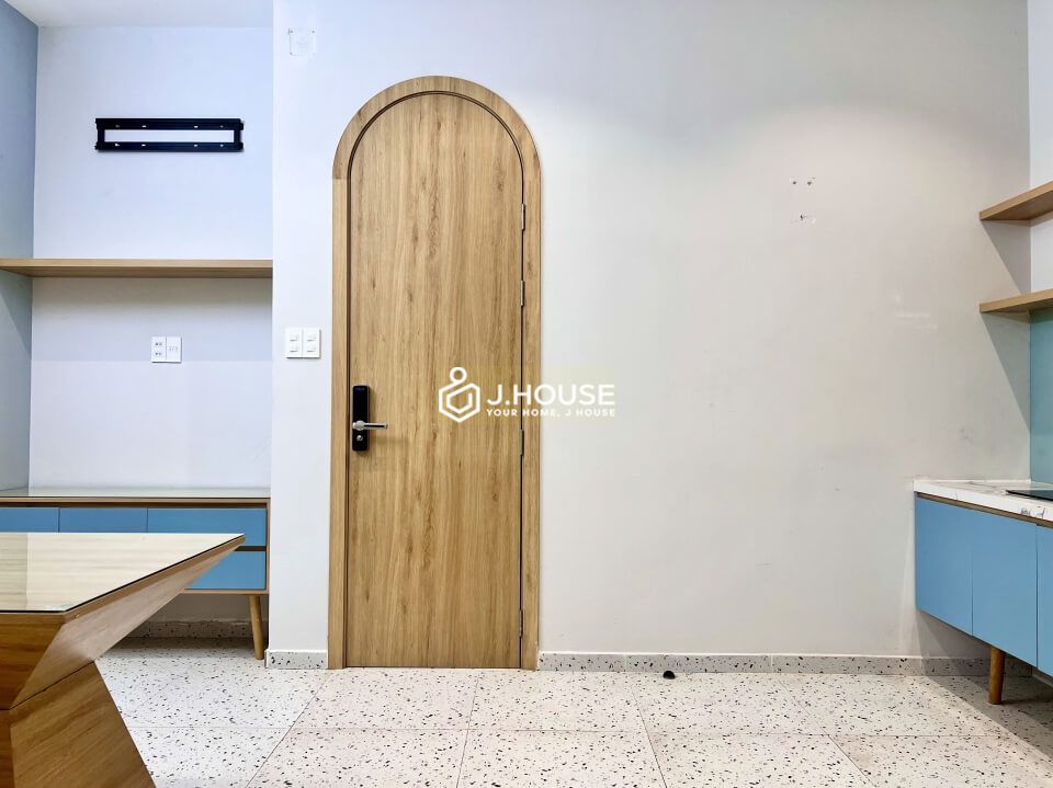 Modern serviced apartment on Le Van Sy street, District 3, HCMC-3