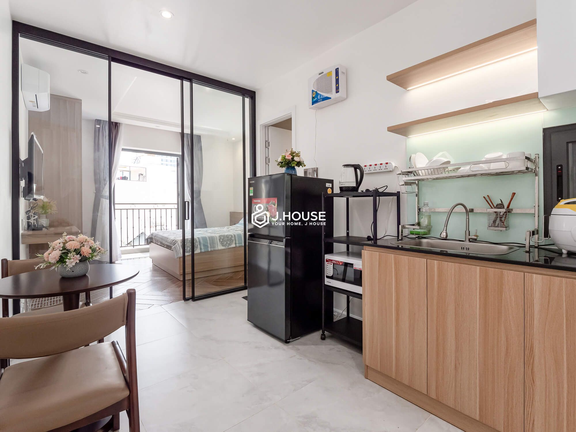 Modern serviced apartment with balcony in Binh Thanh District
