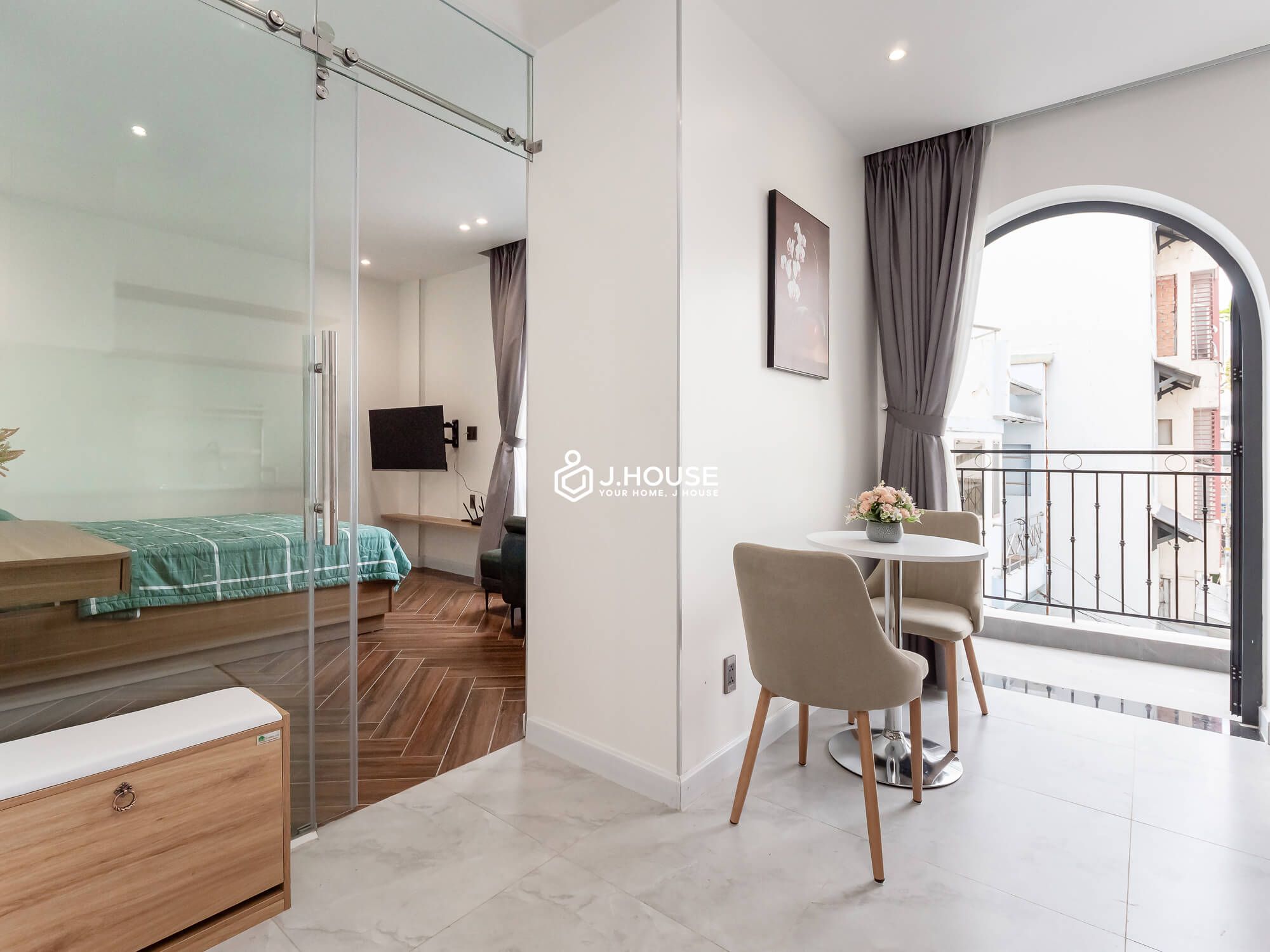 New serviced apartment with balcony on Nguyen Cuu Van street, Binh Thanh District, HCMC-1