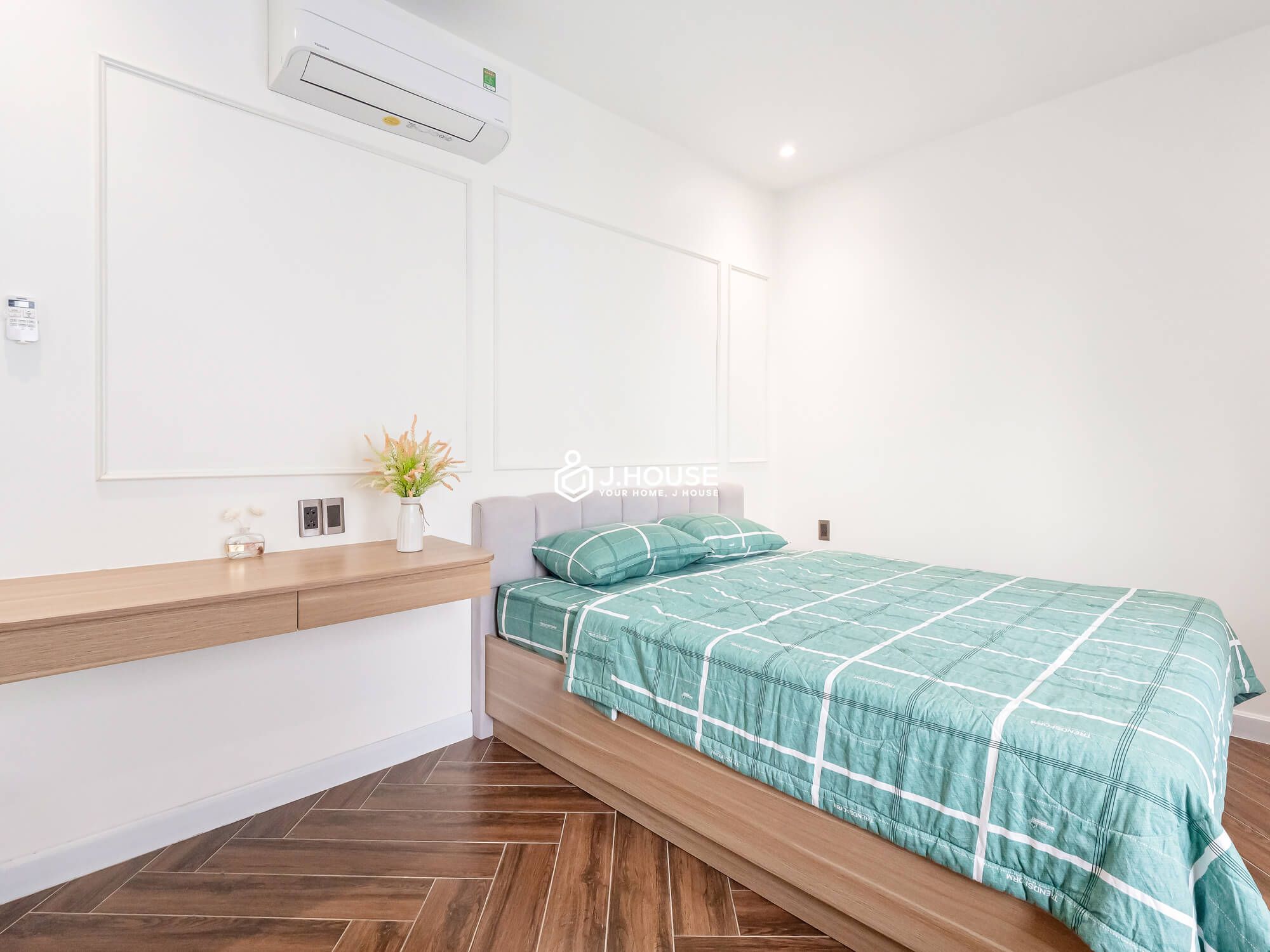 New serviced apartment with balcony on Nguyen Cuu Van street, Binh Thanh District, HCMC-3