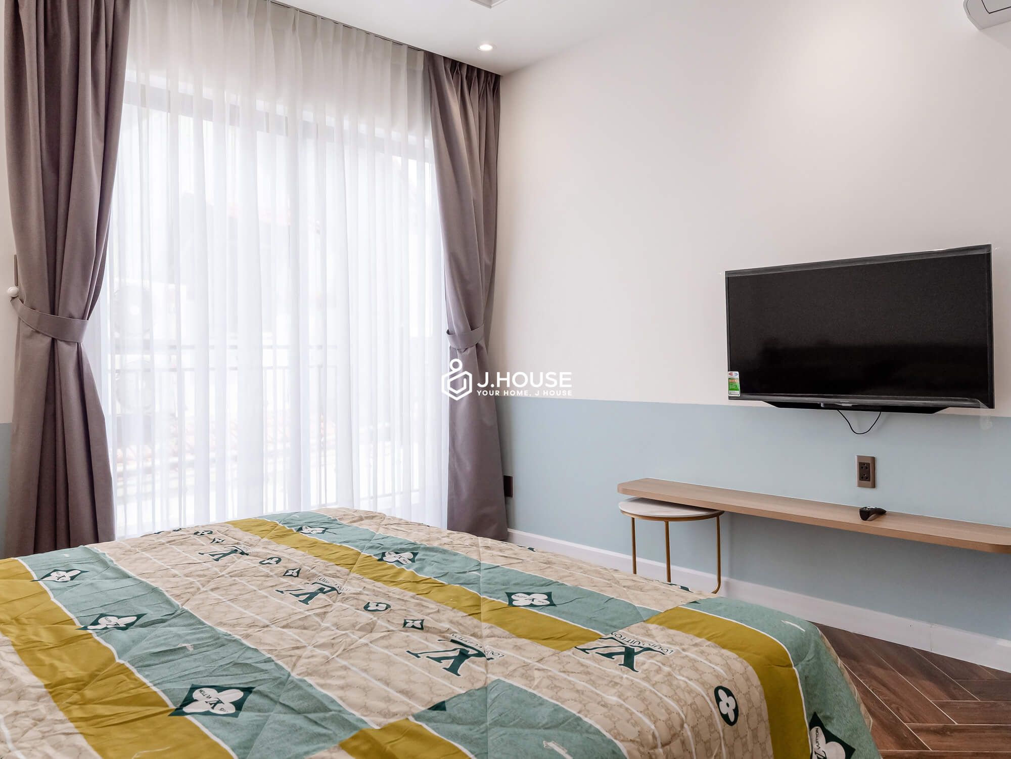 Serviced apartment with balcony on Nguyen Cuu Van street, Binh Thanh District, HCMC-0