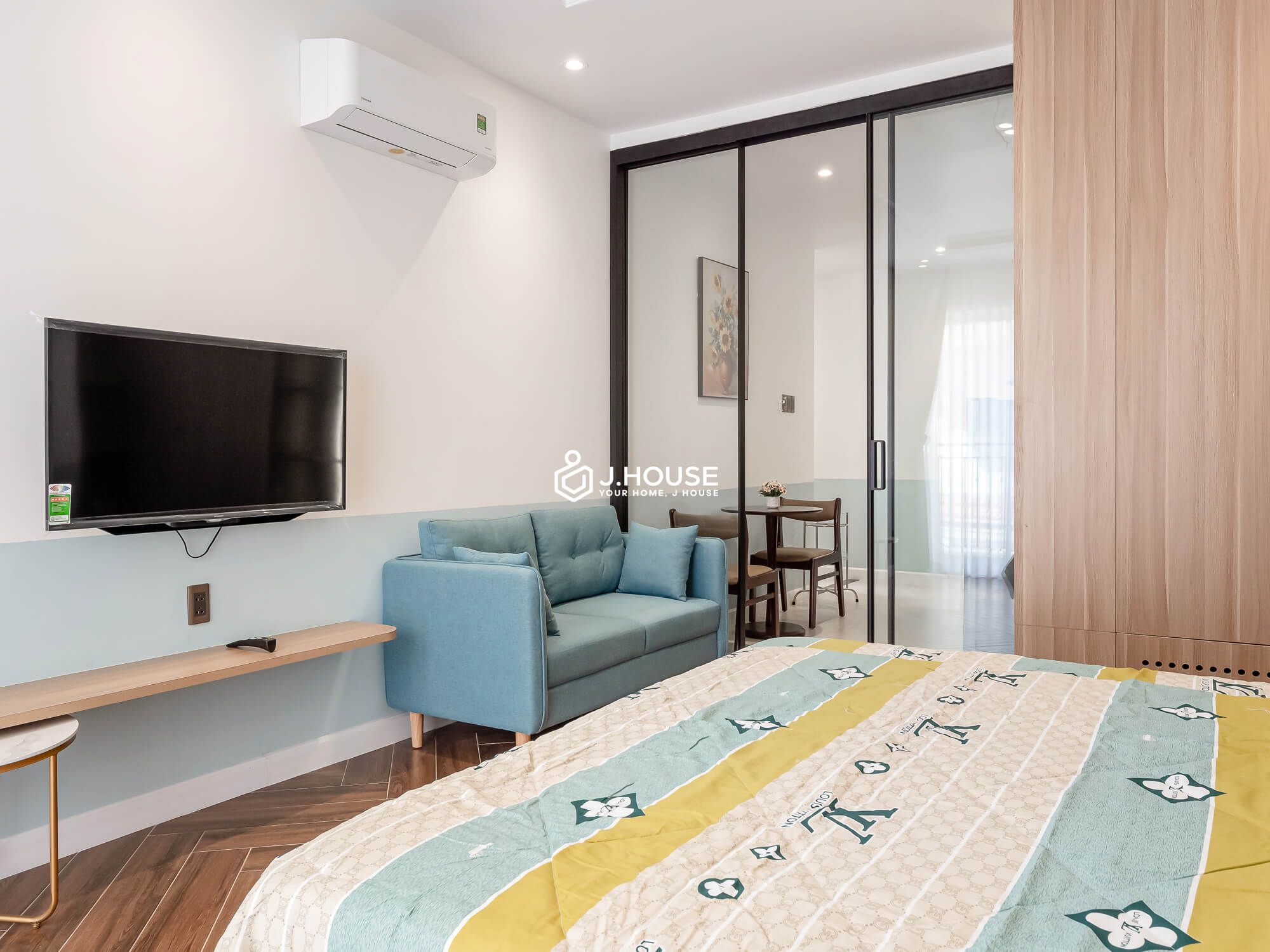 Serviced apartment with balcony on Nguyen Cuu Van street, Binh Thanh District, HCMC-2
