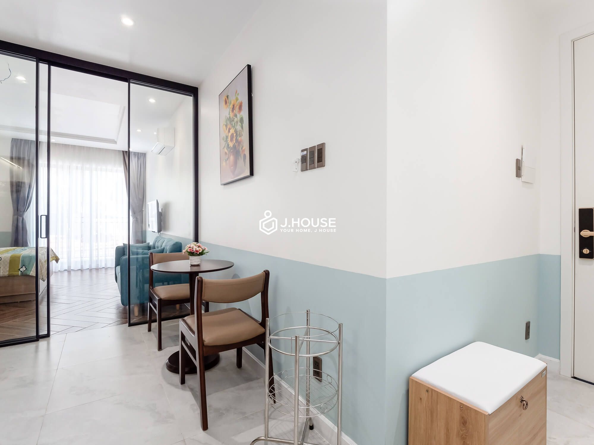 Serviced apartment with balcony on Nguyen Cuu Van street, Binh Thanh District, HCMC-4