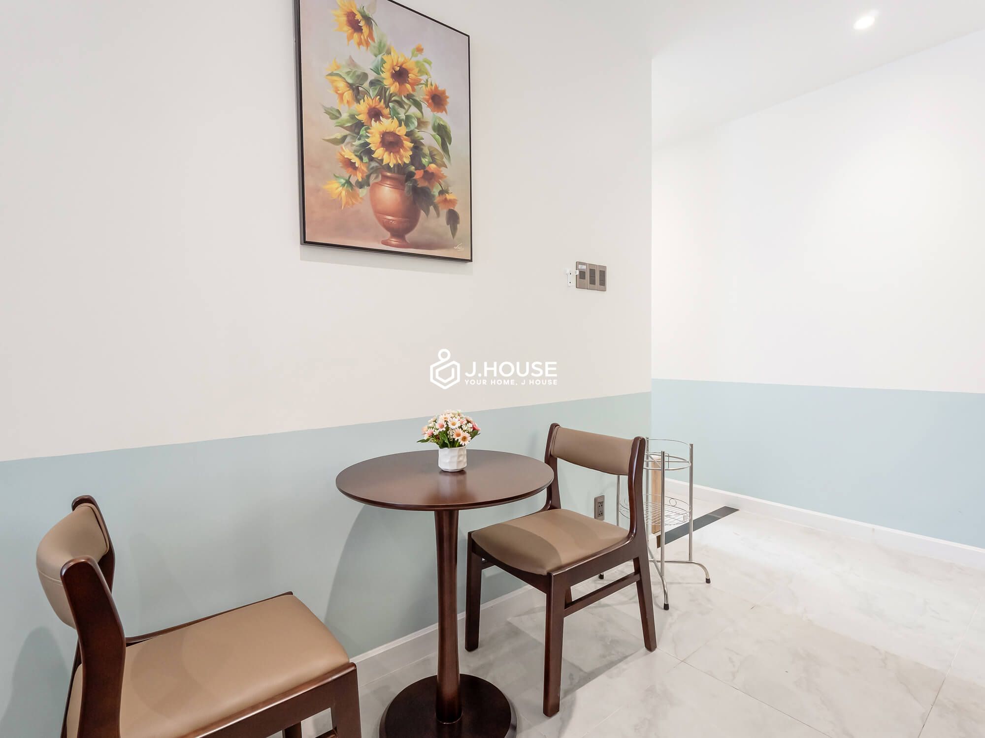 Serviced apartment with balcony on Nguyen Cuu Van street, Binh Thanh District, HCMC-5