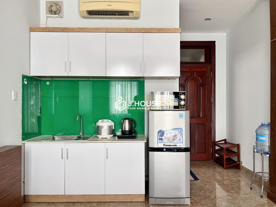 Serviced apartment with balcony on Nguyen Trai Street, District 1, HCMC-5