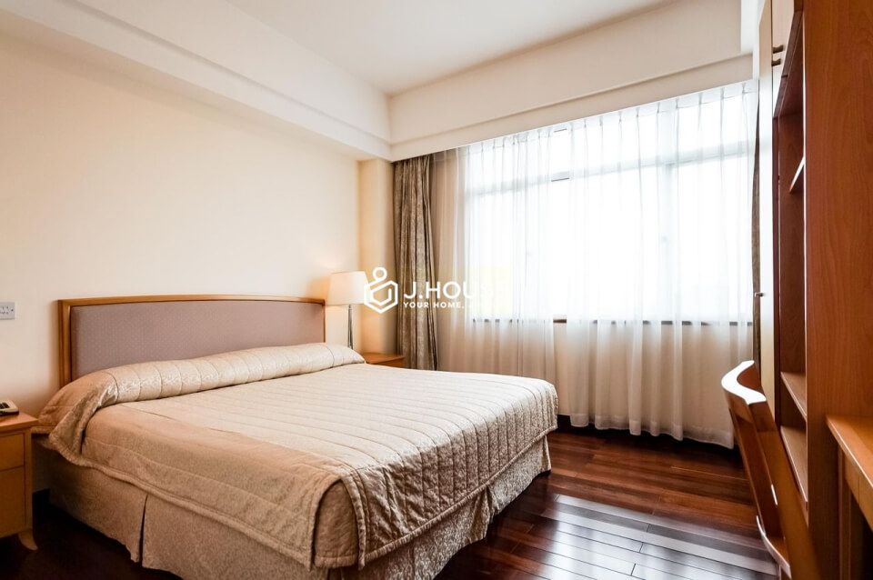 Spacious 3-bedroom serviced apartment at Indochine Park Tower in District 3, HCMC-12