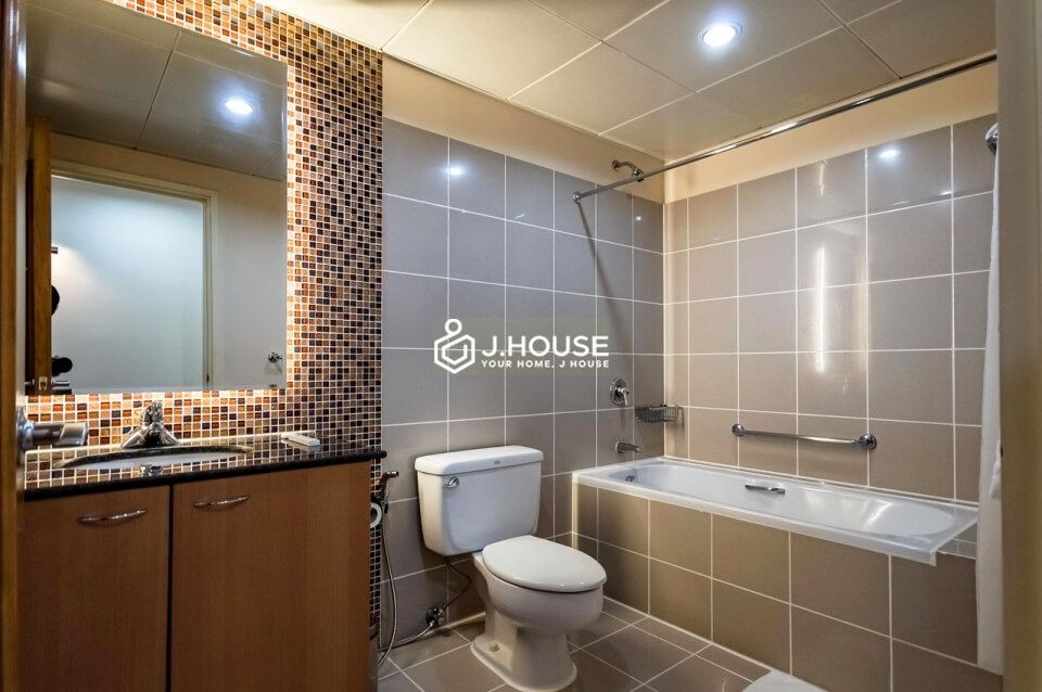 Spacious 3-bedroom serviced apartment at Indochine Park Tower in District 3, HCMC-19