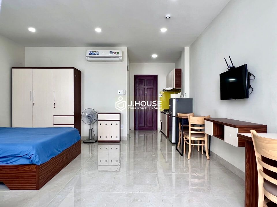 Spacious apartment with long balcony near the airport in Tan Binh District, HCMC