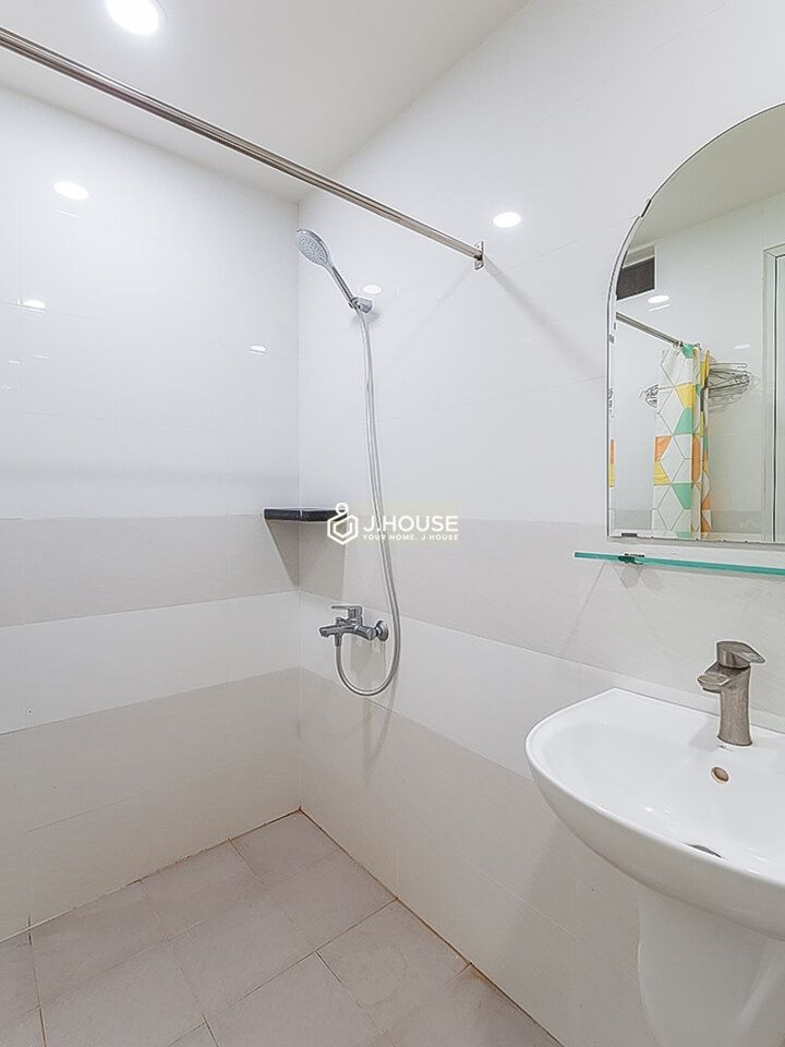 Spacious fully furnished apartment near the airport in Tan Binh District, HCMC-10