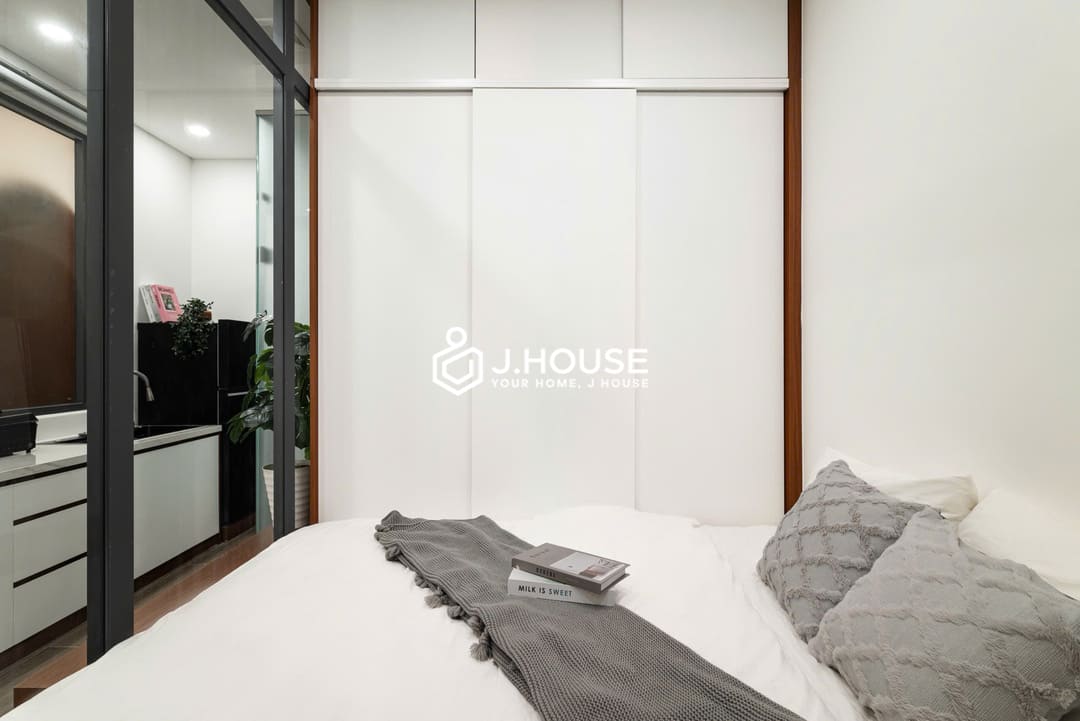Studio apartment for rent in District 1 - Fullerton House