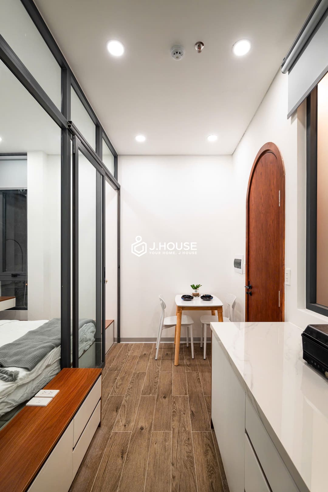 Studio apartment for rent in District 1 - Fullerton House