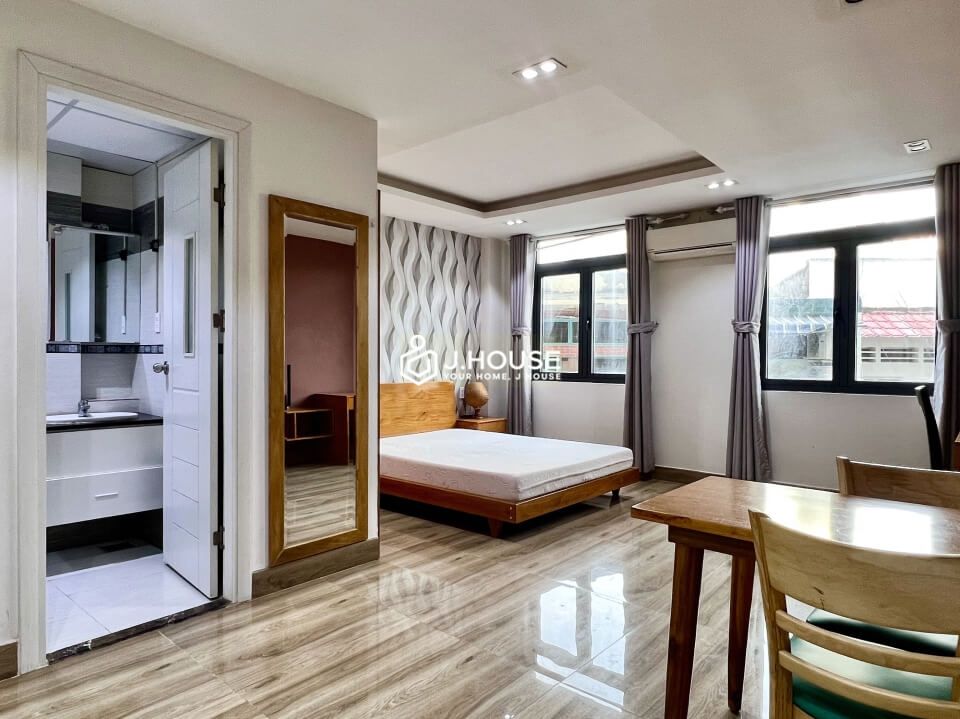 Bright fully furnished apartment next to the canal in District 1, HCMC-0
