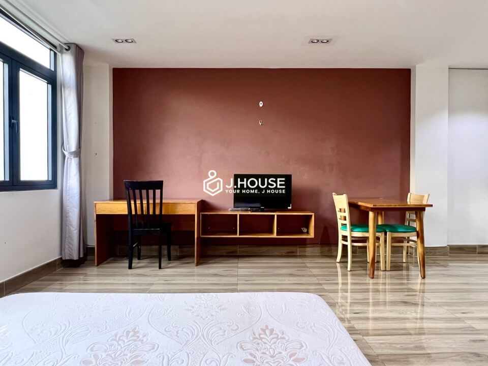 Bright fully furnished apartment next to the canal in District 1, HCMC-3
