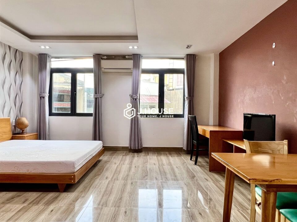Bright studio apartment next to the canal in Binh Thanh District