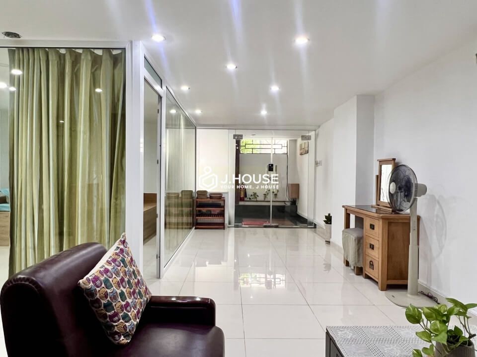 Spacious 1 bedroom apartment next to the park in District 1, HCMC-2