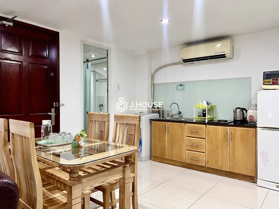 Spacious 1 bedroom apartment next to the park in District 1, HCMC-4