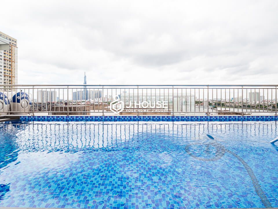 rooftop pool at sunny apartment1
